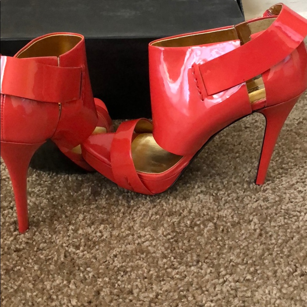 Coral Report Signature Pumps 5 1/2